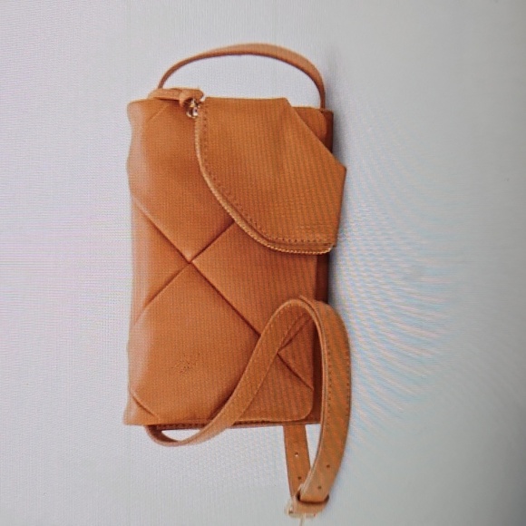 Vince Camuto Handbags - Vince Camuto Kaiza Crossbody bag in Cognac
